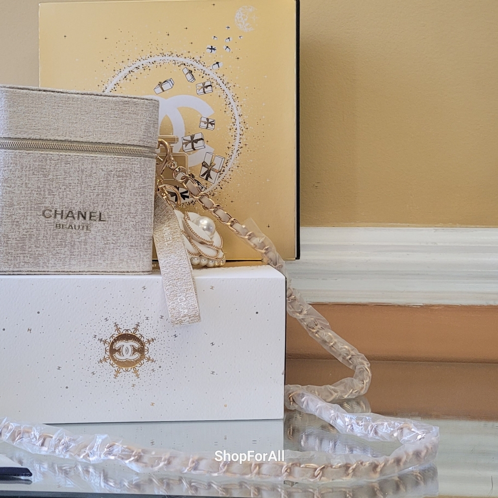 Chanel - Picture 13 of 16